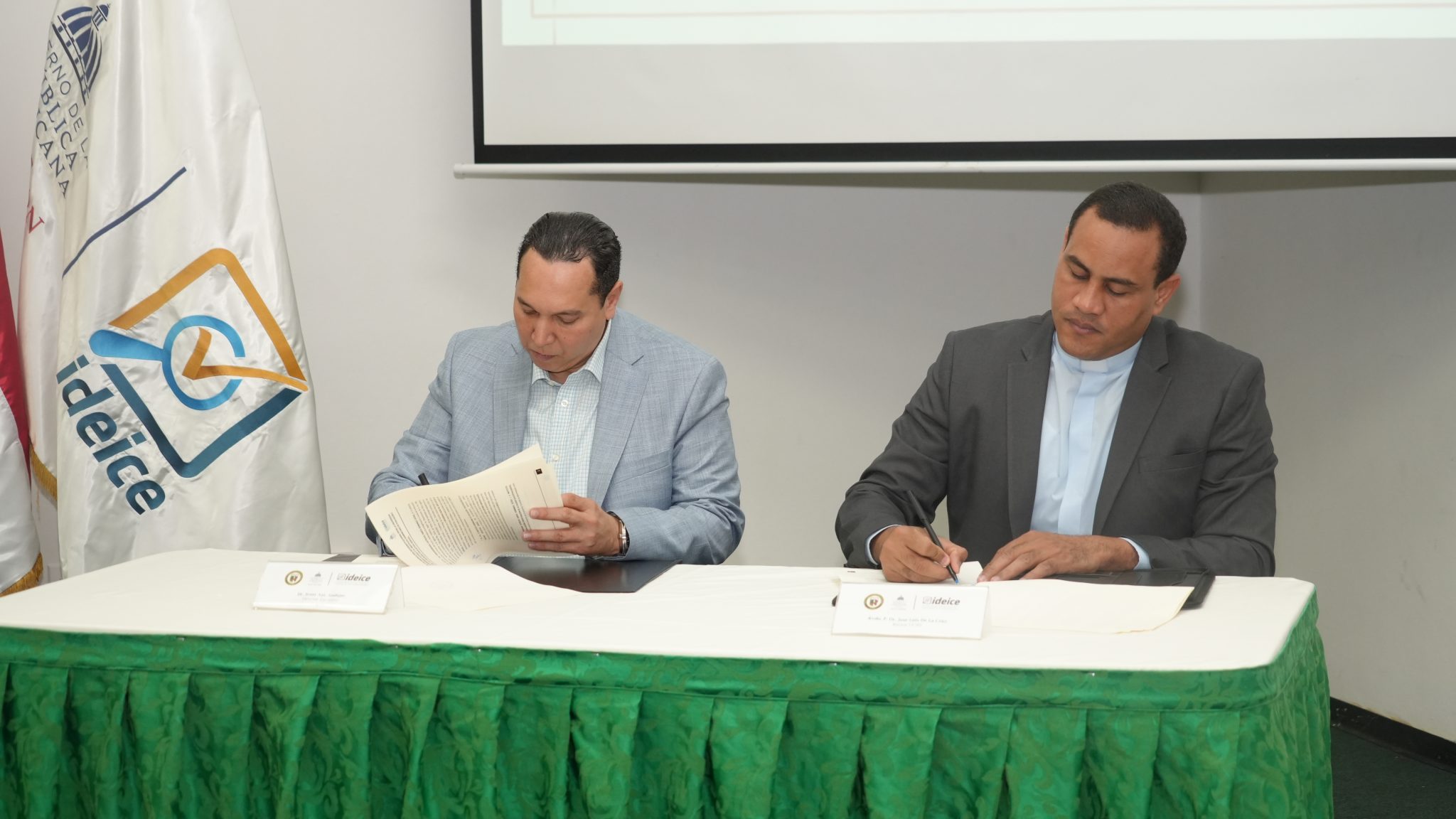 UCSD e Ideice firman convenio para impulsar la calidad educativa