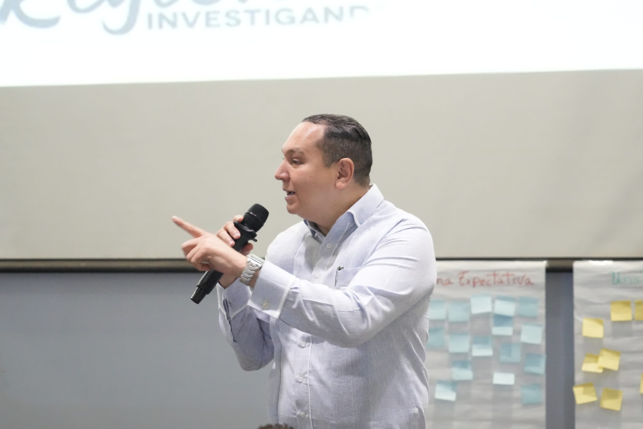 Departamento de Investigación evalúa avances del CTRI con asesores regionales; director Ideice pondera logros